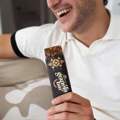 healthy vegan protein bar peanut caramela