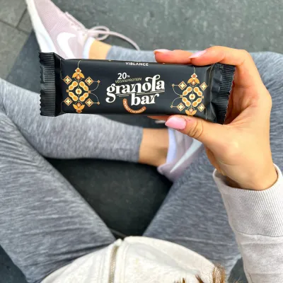 protein bar after traning peanut caramela granola bar