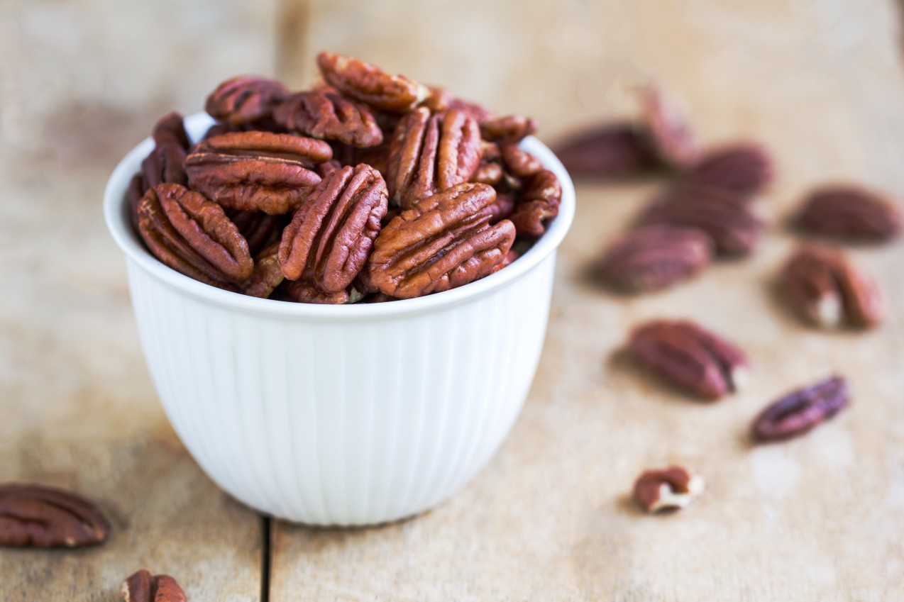 raw-pecan-white-bowl-wooden-board-1